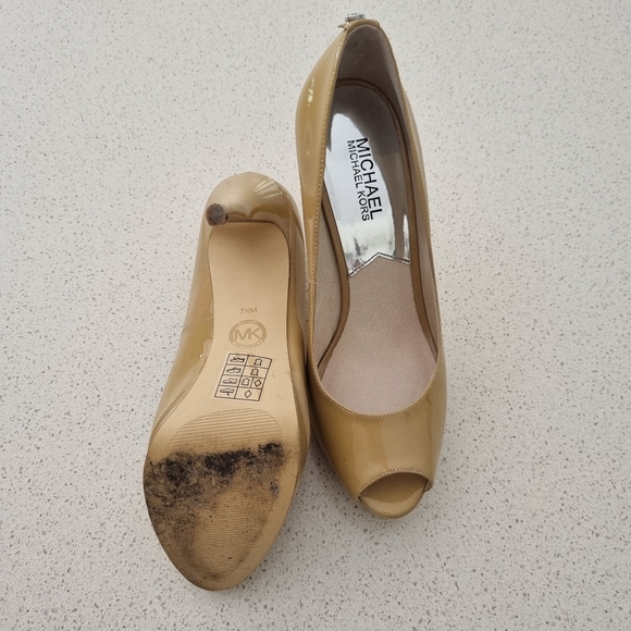 MICHAEL KORS Nude Patent Platform Heels, Size 7.5 IN BOX - Picture 11 of 15
